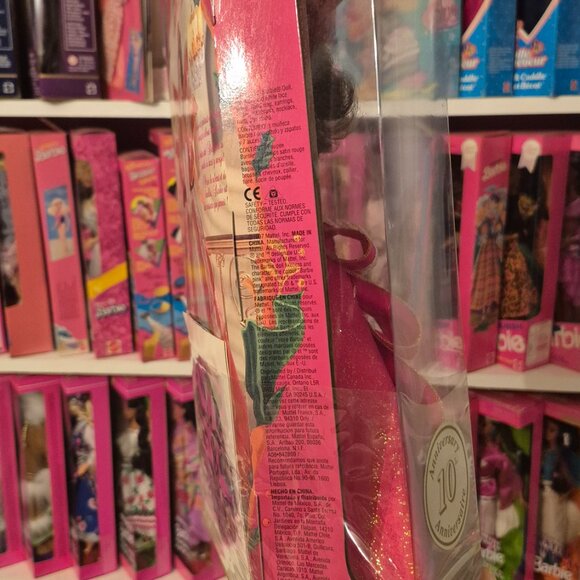 10th Anniversary 1997 Holiday Barbie w/Green Eye 1st Edition - Picture 5 of 9
